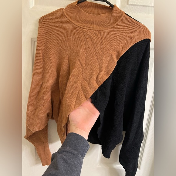 From buckle open slit front color block sweater size M - Picture 2 of 3